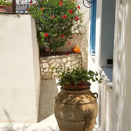 Auntie's With View, Near Agia Efimia Holiday home