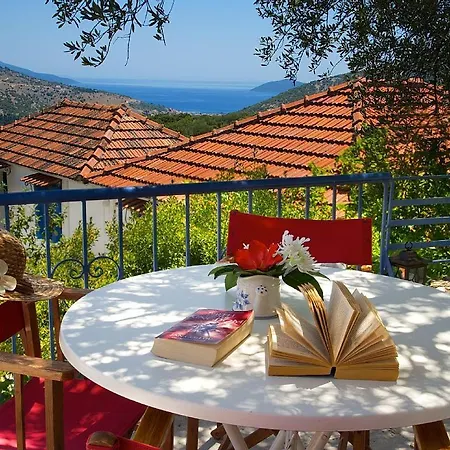 Auntie's With View, Near Agia Efimia Holiday home *