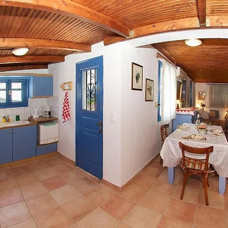 Auntie's With View, Near Agia Efimia Holiday home *