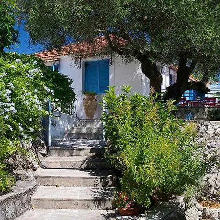 Holiday home Auntie's With View, Near Agia Efimia *