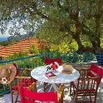 Auntie's With View, Near Agia Efimia Holiday home
